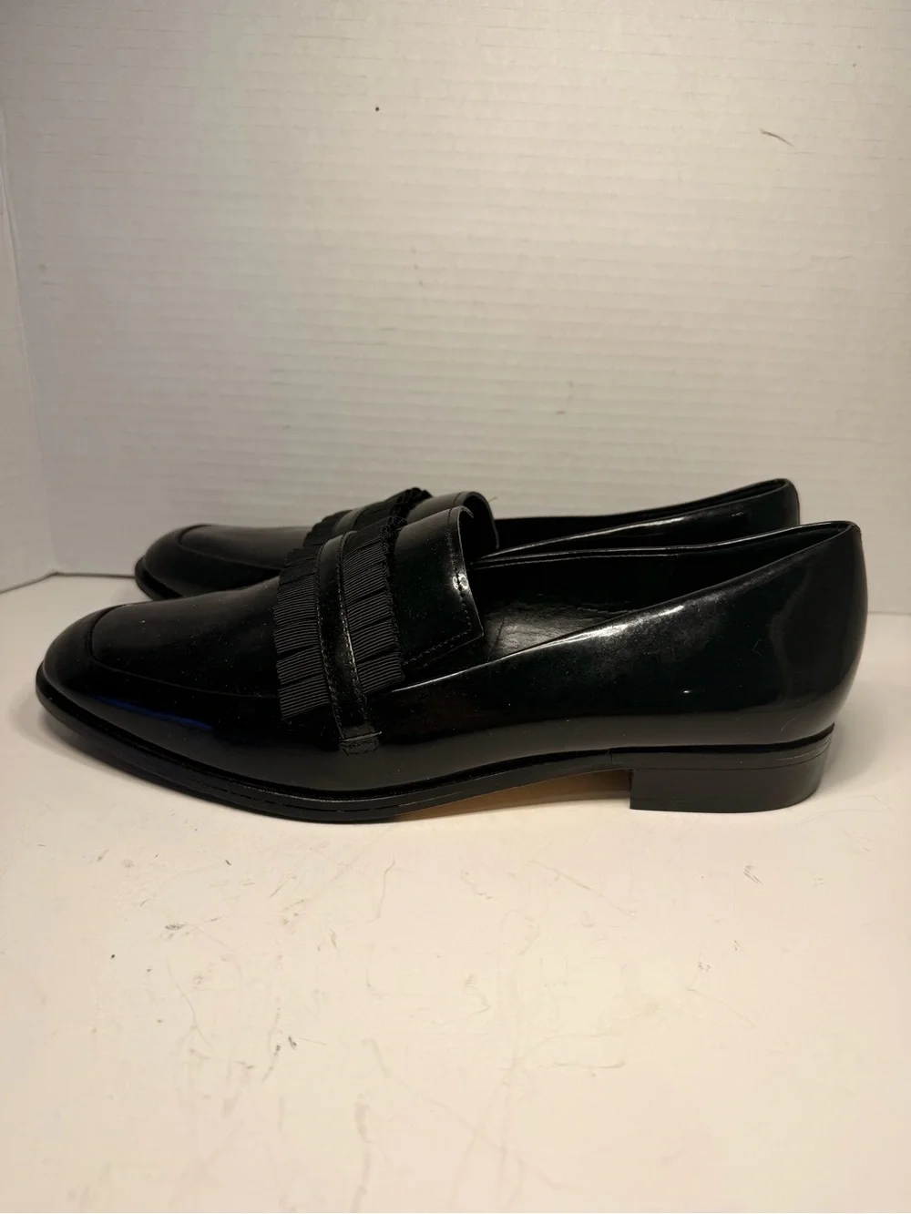 Donald Pliner Halia Patent Leather Ruffle Loafers Size 9